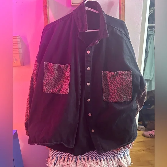 Oversized black denim jacket with cheetah - L/XL - Picture 2 of 4